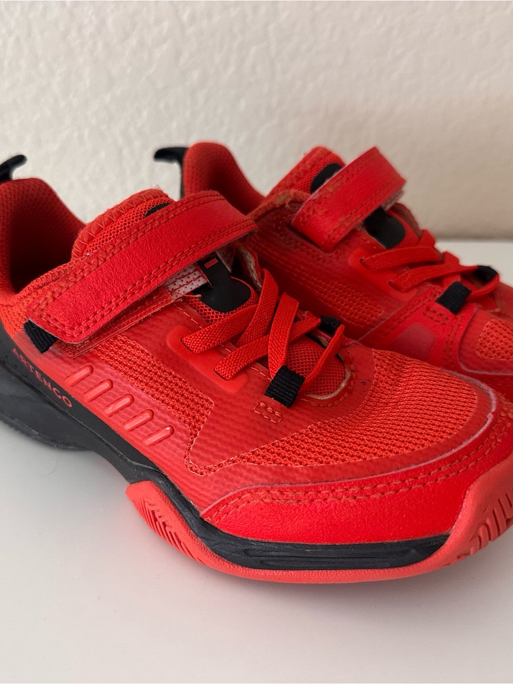 Kids tennis court shoes (US 12,5)